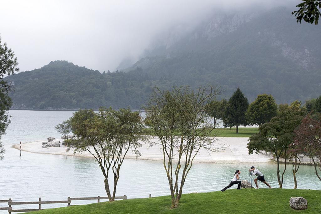 Lake&Nature Hotel Gloria Molveno Bagian luar foto