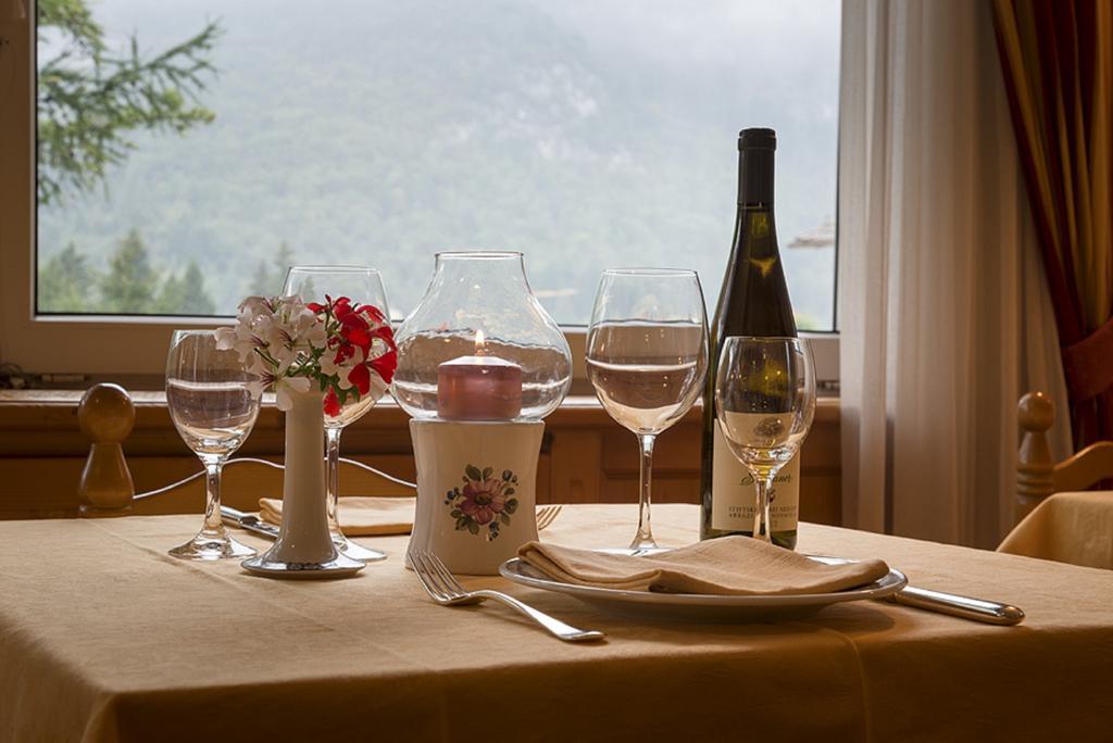 Lake&Nature Hotel Gloria Molveno Bagian luar foto
